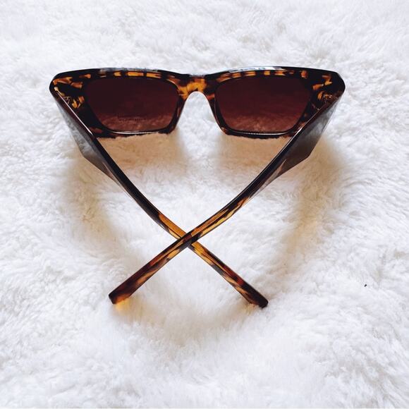 Lily Tortoise Brown Rectangular Sunglasses - Picture 9 of 10